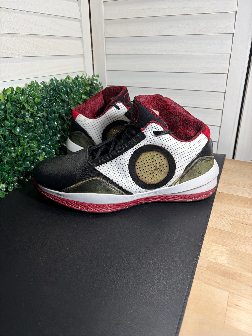 Air Jordan 2010 Black Varsity Red White Men’s Size 13 387358-061 Retro